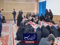 مراسم وداع خانواده شهدا با پیکر ۸ شهید مدافع حرم در مشهد