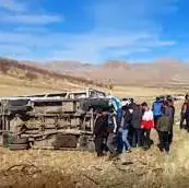 واژگونی مینی‌بوس دانش‌آموزان در دلفان ۲۰ مصدوم داشت