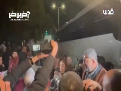 لحظه بازگشت مریم سلهب بانوی آزاد شده فلسطینی به آغوش خانواده