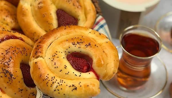 نان بریوش توت فرنگی، بسیار شیک و خوشمزه!