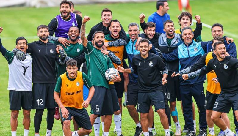 مهاجمان استقلال کار نکونام را سخت کردند