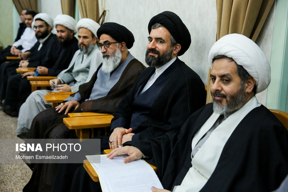 حضور رییس مجمع تشخیص مصلحت در جمع طلاب و نخبگان