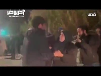 نوجوان آزاد شده فلسطینی به شکرانه آزادی پاهای مادرش را بوسید