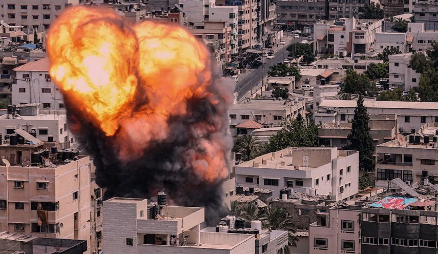 لحظهٔ اصابت موشک به شهرک «حمد» در جنوب نوار غزه