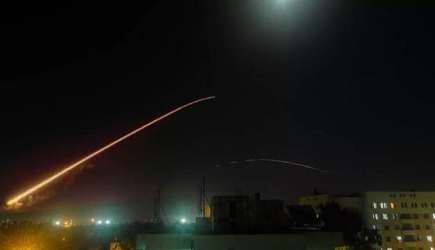 پدافند هوایی سوریه با اهداف متخاصم در اطراف دمشق مقابله کرد