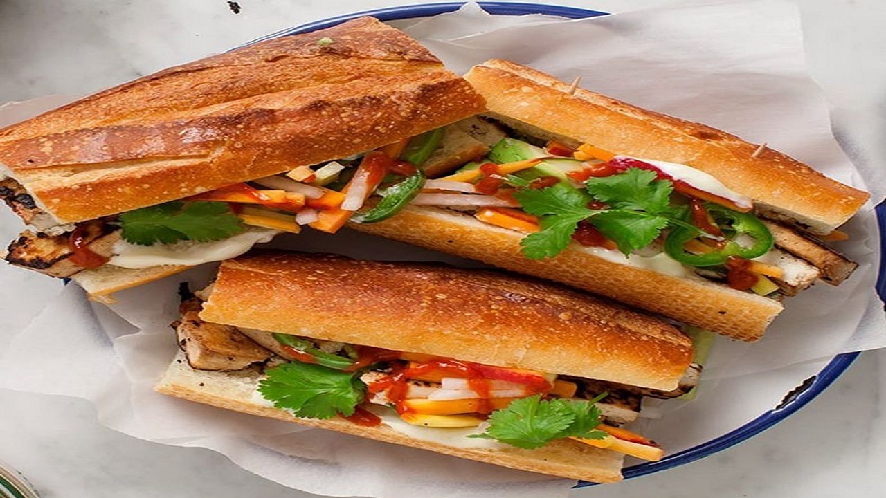 طرز تهیه ساندویچ مرغ سوخاری با پنیر خوشمزه و لذیذ