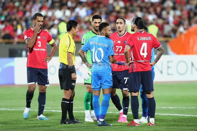 جنگ قرمز و آبی در میدان سخت ریاض