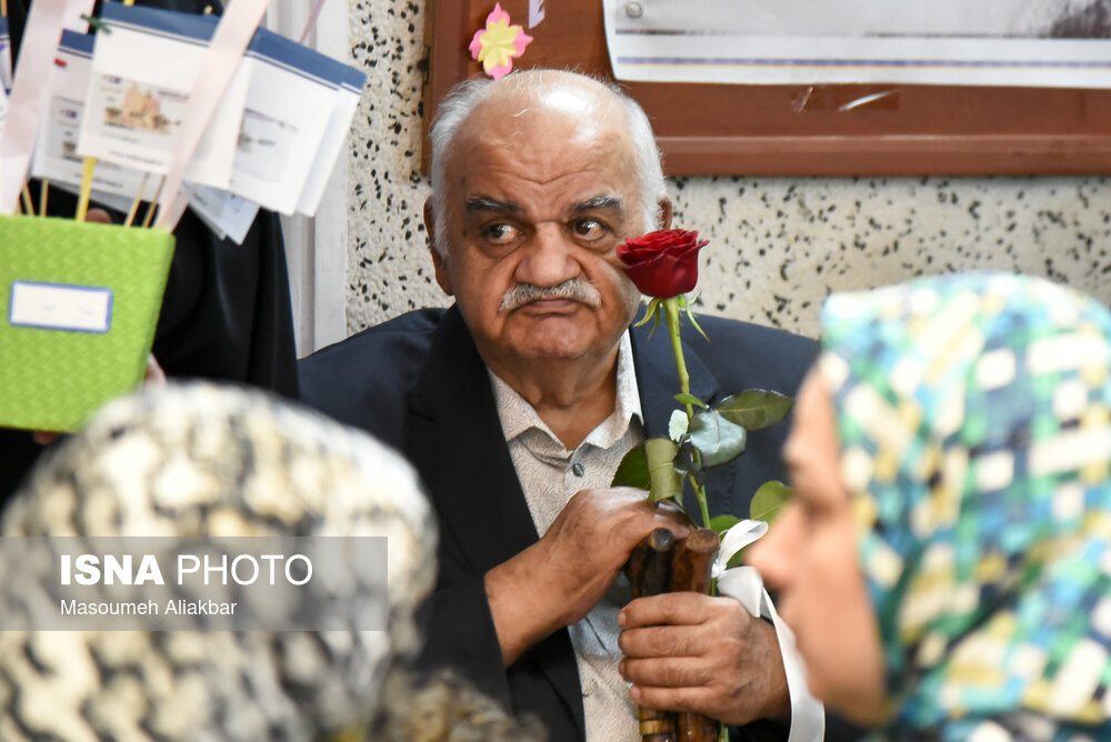 عکس/ گرامیداشت روز جهانی معلولان در مدرسه استثنایی زمردیان
