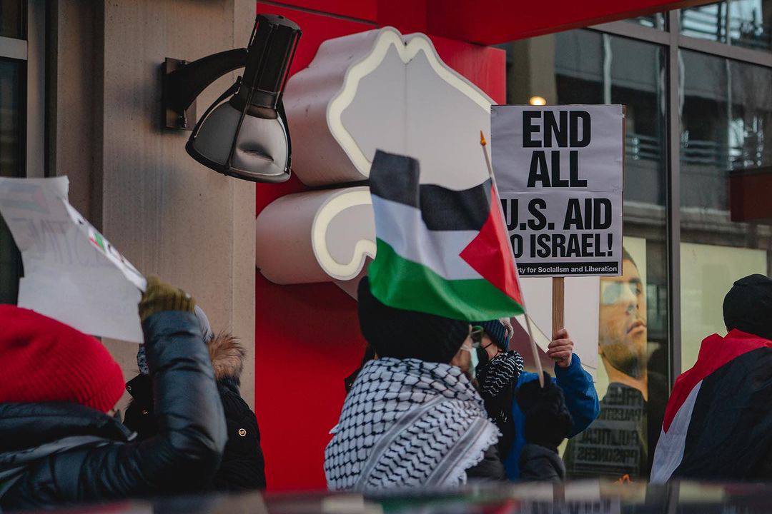 عکس/ اعتراض حمایتی جالب مردم‌آمریکا از فلسطین؛ خرید را متوقف کنید!