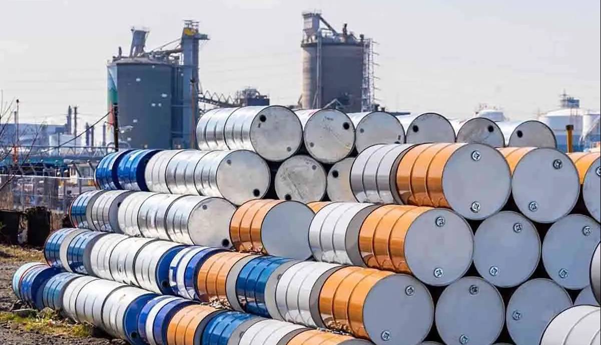 کاهش قیمت نفت همچنان ادامه دارد