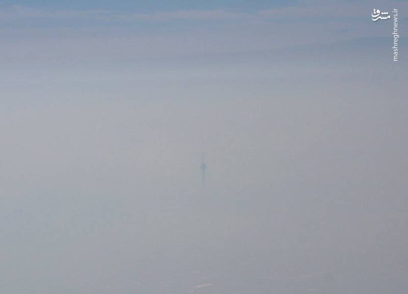 برج میلاد؛ ایستاده در غبار