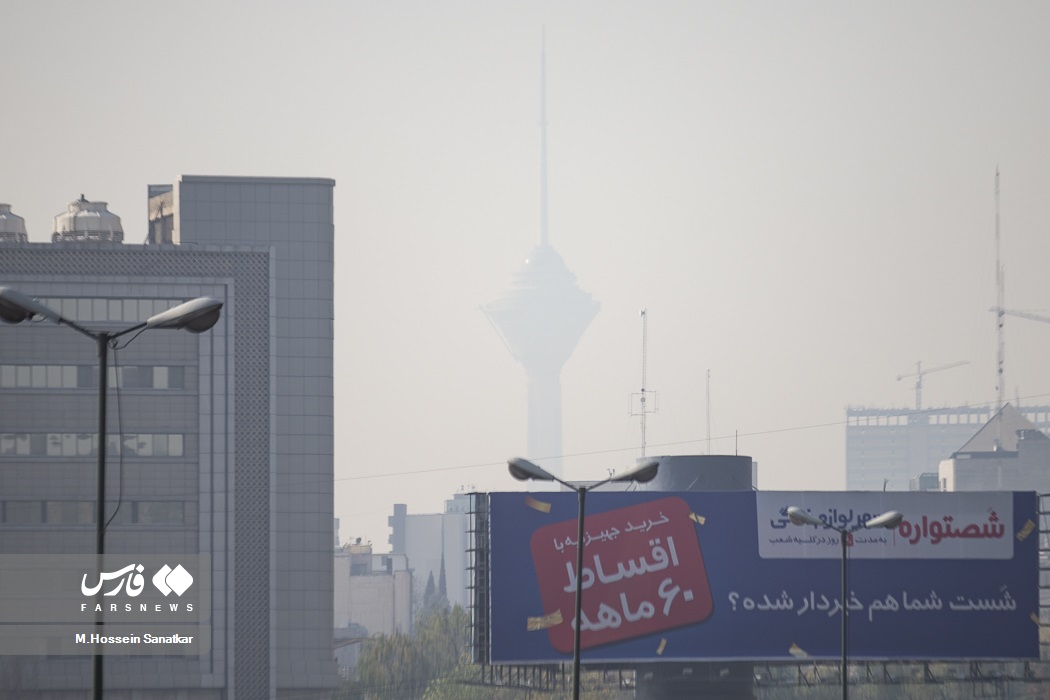 عکس/ برج میلاد در غبار