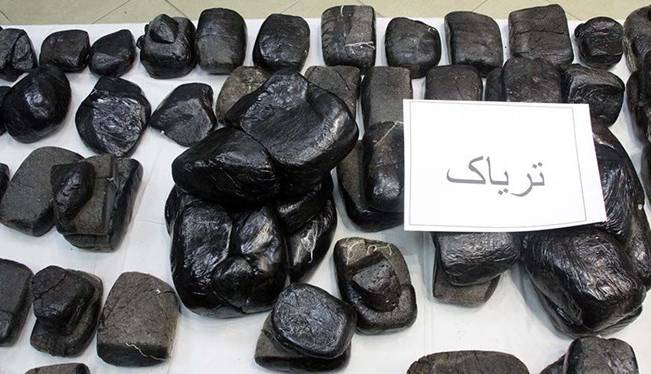 کشف محموله ۴۲۴ کیلویی تریاک توسط پلیس لرستان
