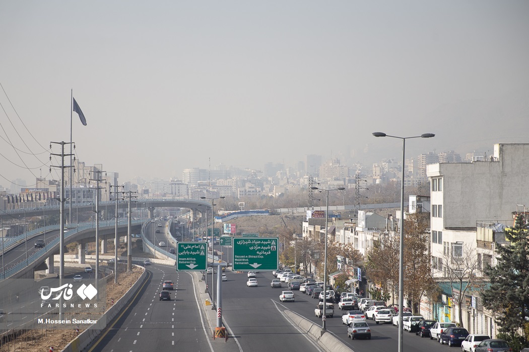 عکس/ برج میلاد در غبار