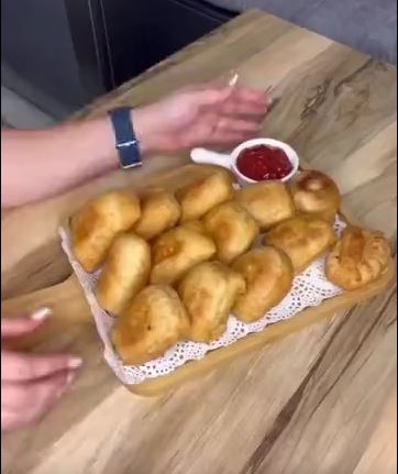 لقمه گوشت و سوسیس را برای شام بپزید