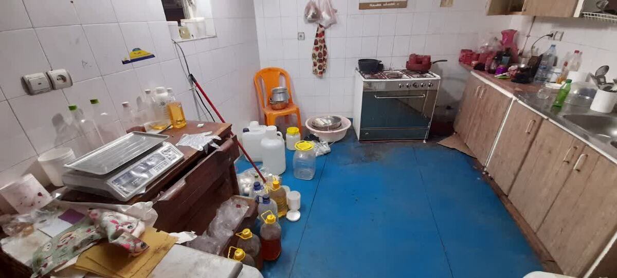 کشف محصولات آرایشی غیرمجاز از 2 منزل مسکونی در قم