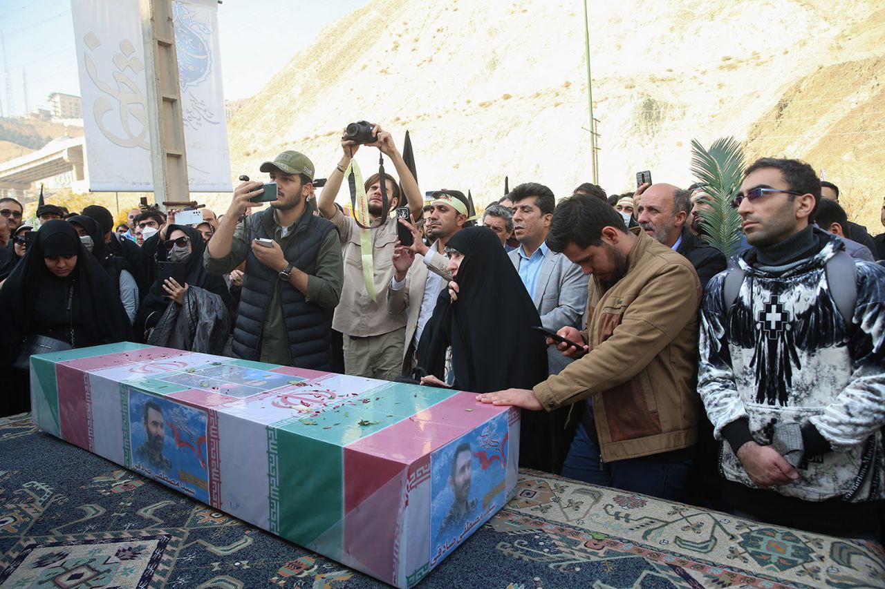 عکس/ مراسم تشییع پیکر «سیدمصطفی صادقی» مدافع حرم در دانشگاه آزاد 