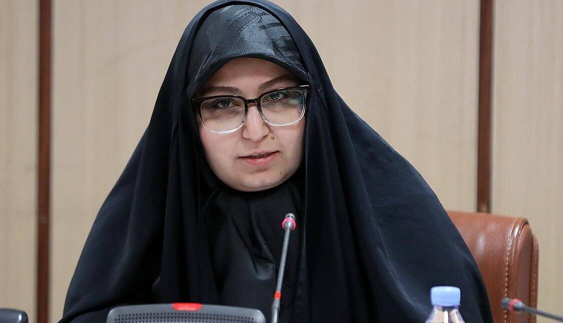 شعرخوانی نرجس سلیمانی درباره آلودگی هوا در شورای شهر