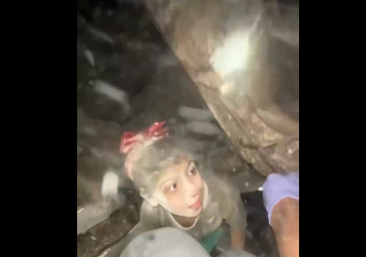دختر 12 ساله در زیرآوار: اول به خانواده‌ام کمک کنید بعد به من