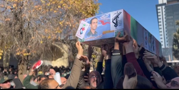 مردم قزوین به استقبال پیکر شهید «الیاس چگینی» رفتند
