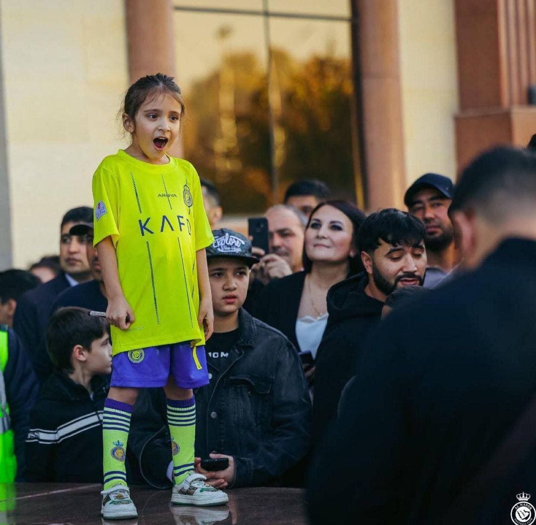 ذوق‌زدگی بامزه یک دختر تاجیک برای رونالدو
