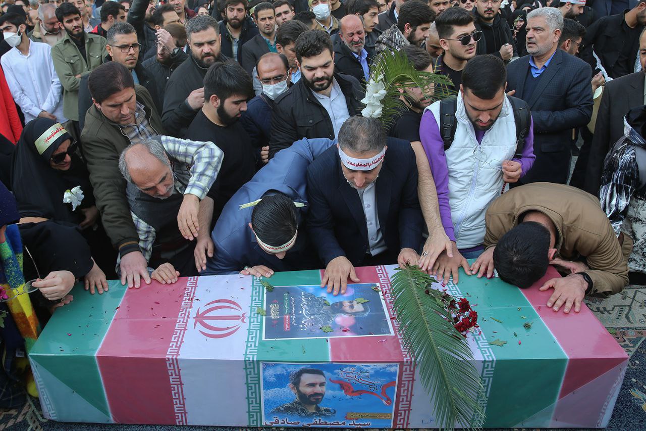 عکس/ مراسم تشییع پیکر «سیدمصطفی صادقی» مدافع حرم در دانشگاه آزاد 