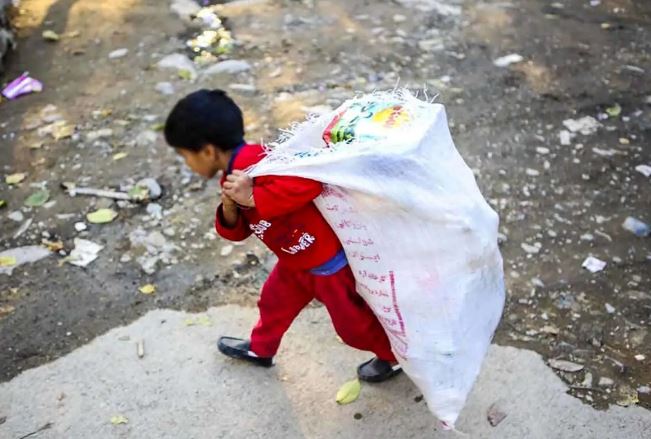 دولت با فقر مطلق مبارزه می‌کند؟