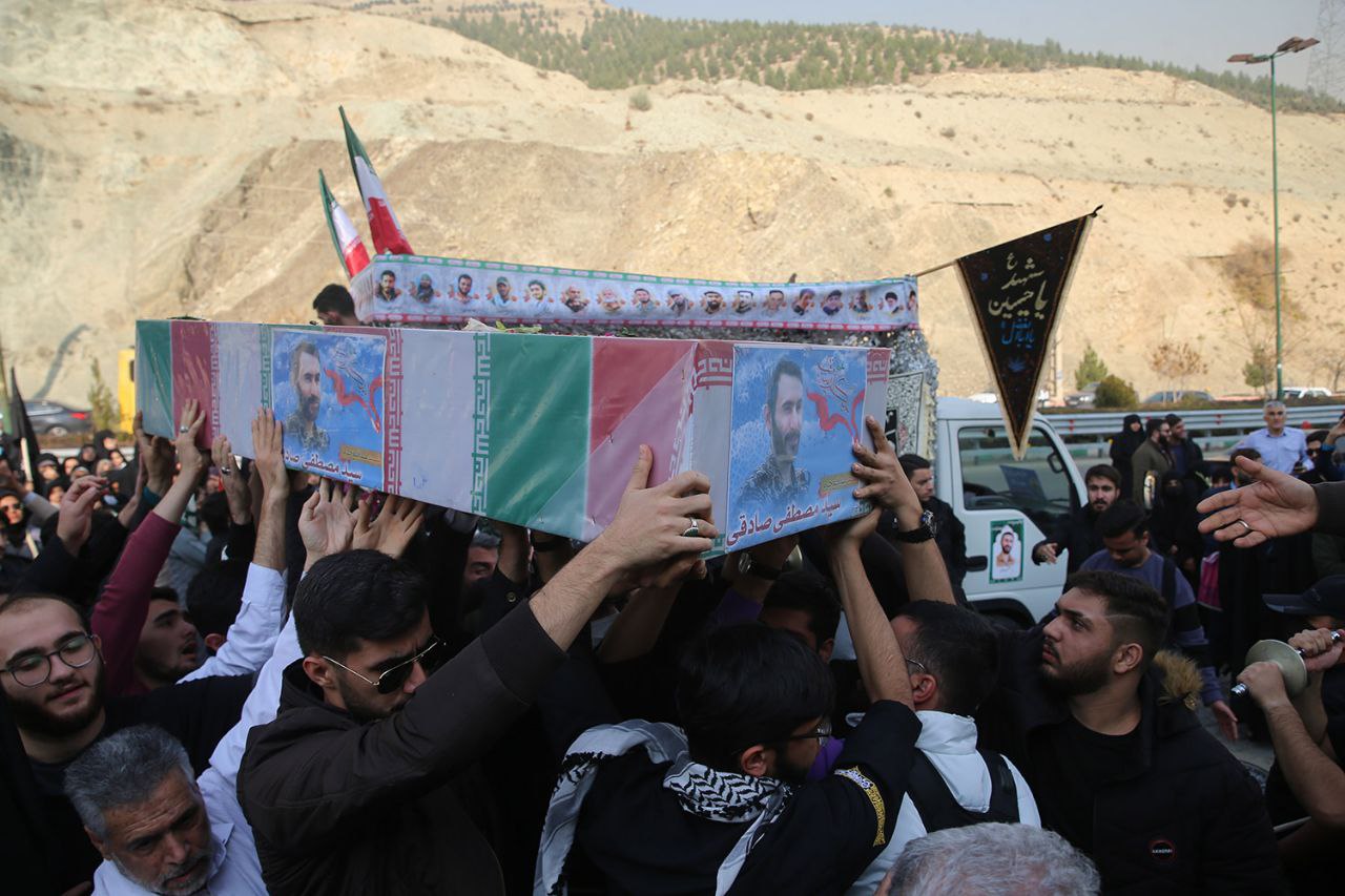 عکس/ مراسم تشییع پیکر «سیدمصطفی صادقی» مدافع حرم در دانشگاه آزاد 