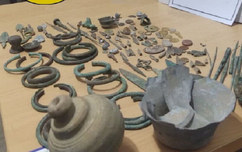 کشف ۱۲۷ قطعه اشیای عتیقه در شیروان