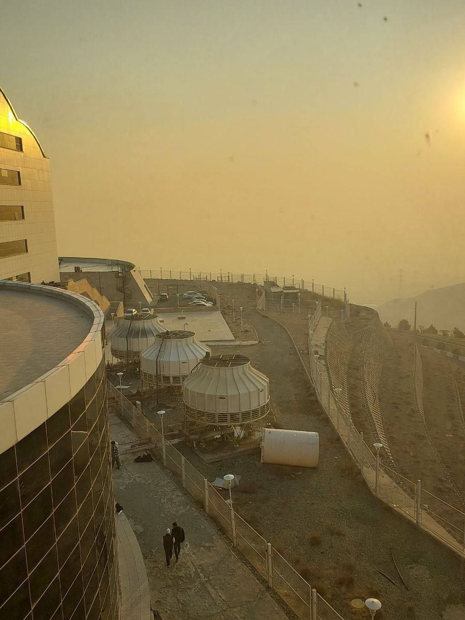 آلودگی هوای تهران از نمای دانشگاه علوم تحقیقات