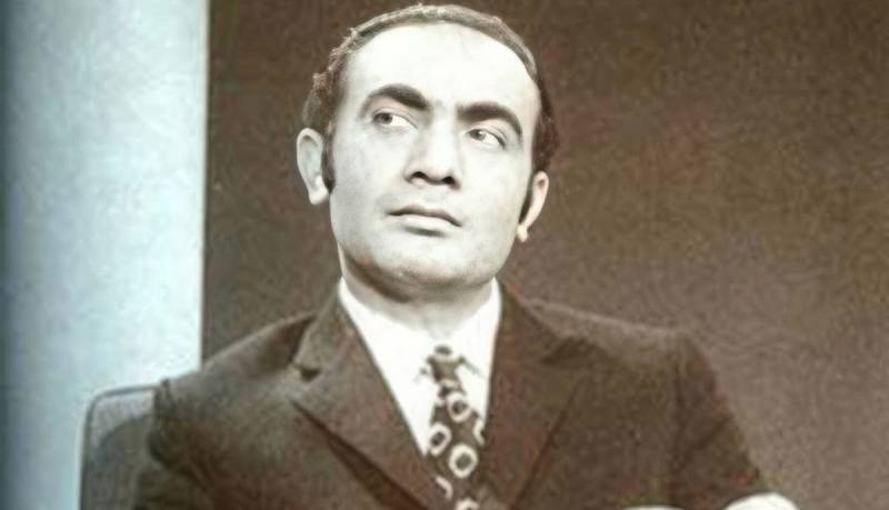 ابروکمانی، دانای کل