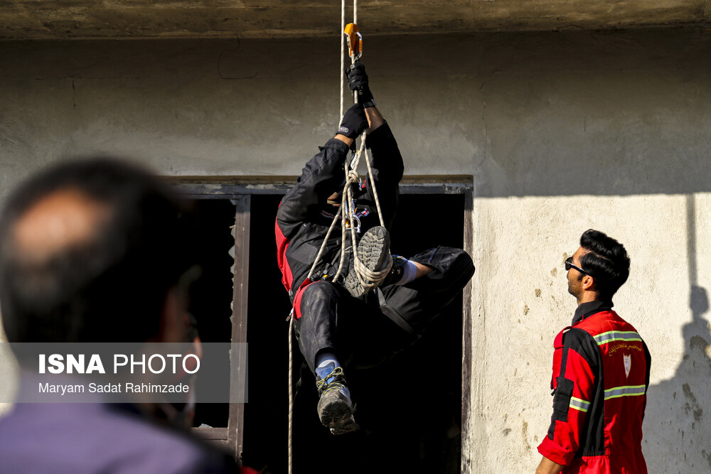 مانور آمادگی و مراسم پاسداشت آتشنشان داوطلب شیراز