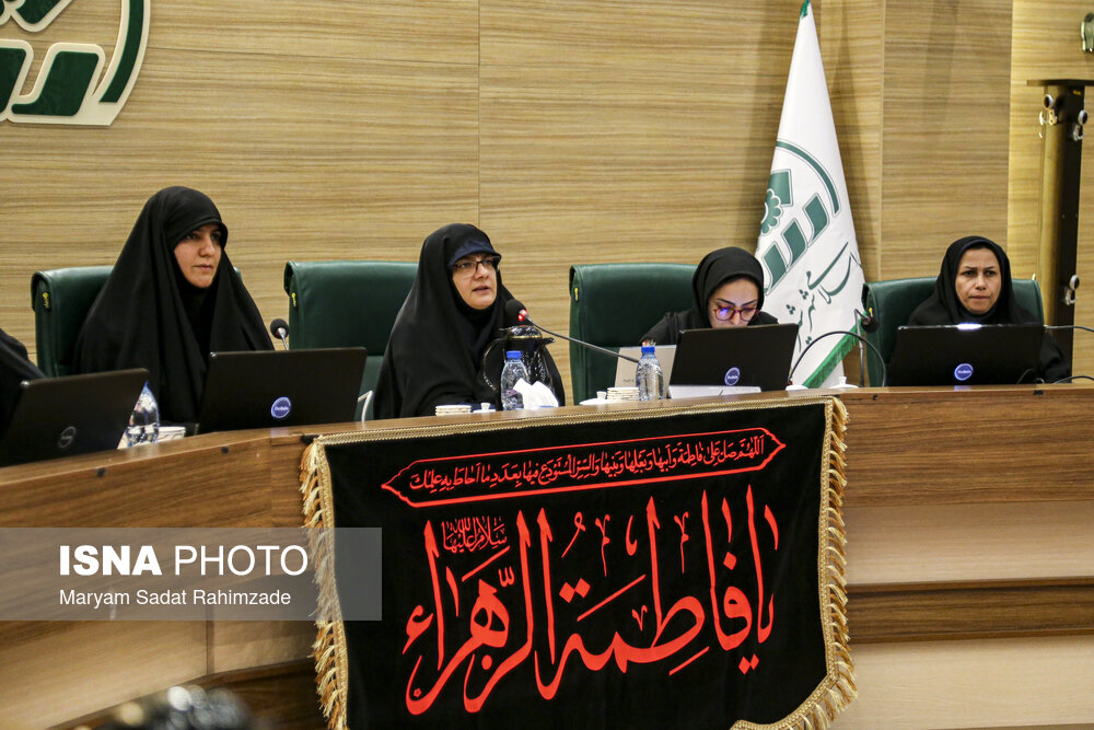 نشست هم اندیشی بانوان در شورای شهر شیراز