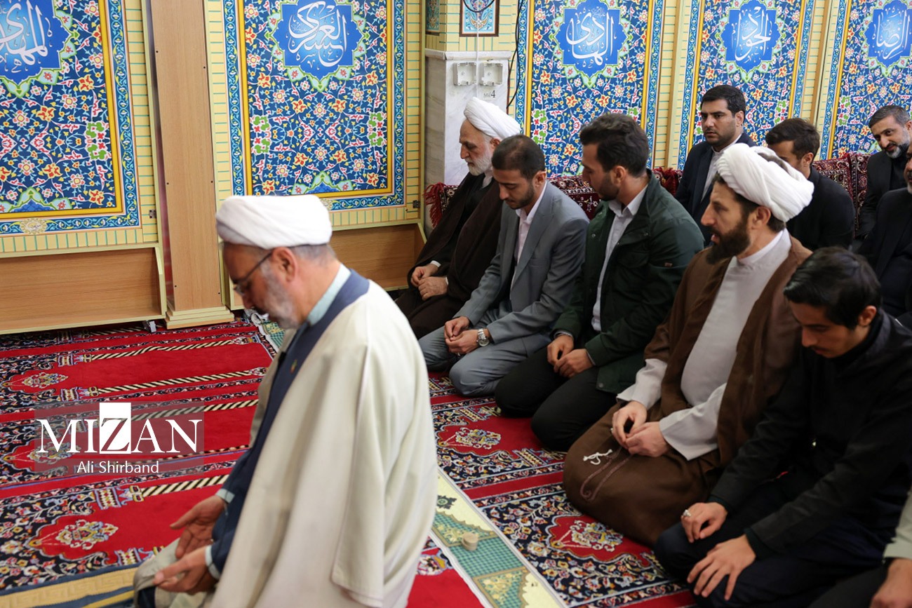 عکس/ اقامه نماز اژه‌ای در مسجد دانشگاه محقق اردبیلی
