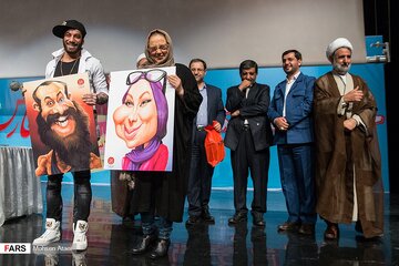 روزنامه هم میهن: آقایان اصولگرا، یادتان هست آویزان تتلو شدید؟