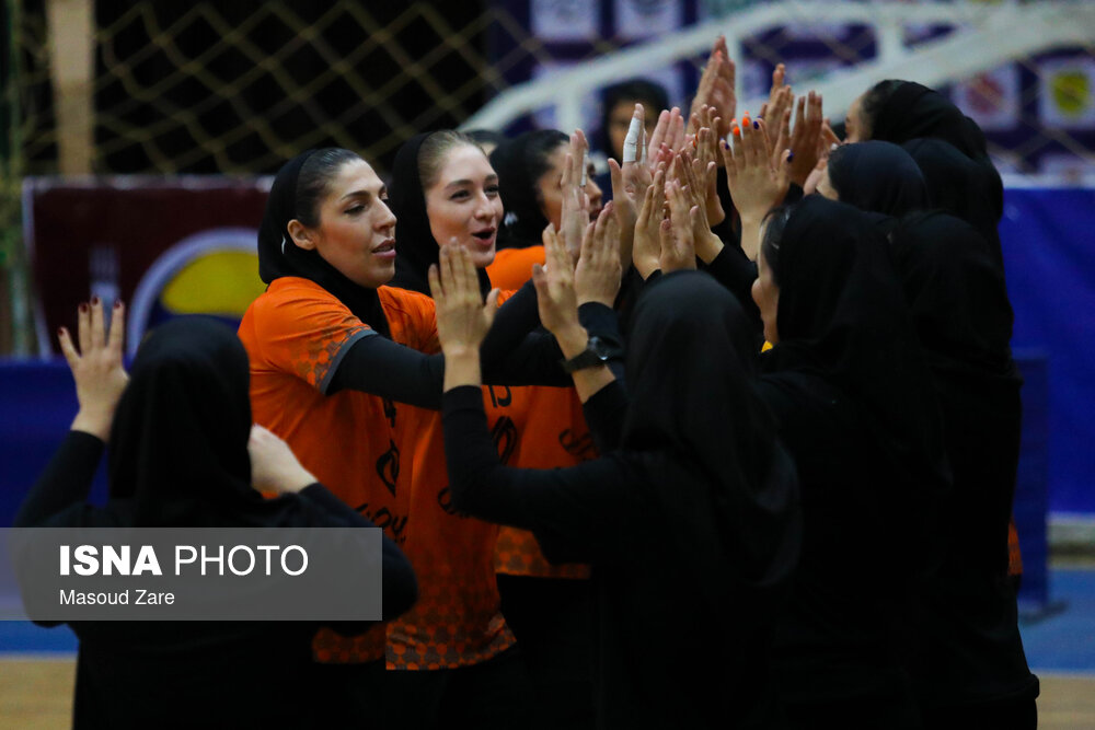 رقابت "هوران یزد" و "سایپای تهران" در والیبال بانوان ایران