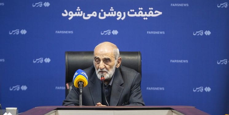 تحلیل حسین شریعتمداری از نفوذیها: چهره خودی و شناسنامه غیرخودی دارند