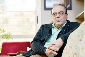 عبدی: نوشتهاند قیمت مرغ ۷۷ هزار تومان، اما ۹۸ هزار تومان میفروشند