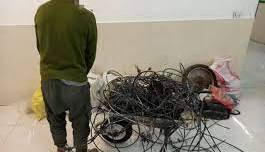 بازداشت سارق هنگام سرقت کابل مخابرات