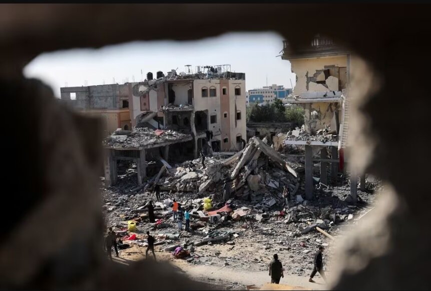 نجات حیرت‌انگیز خواهر و برادر فلسطینی از زیر آوار