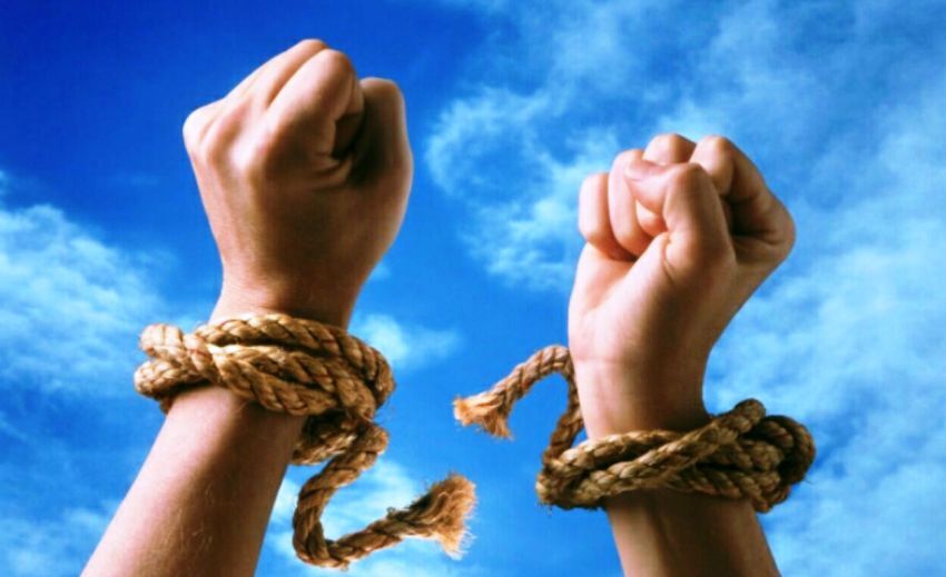 سخاوت پیرمرد همدانی ۲ زندانی را آزاد کرد