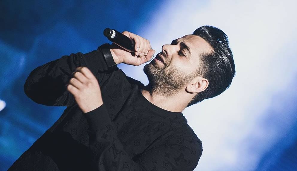 همخوانی دیدنی مردم در کنسرت رضا بهرام در تهران‌