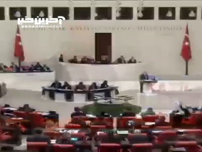 نماینده ای که در جریان سخنرانی در پارلمان ترکیه از هوش رفته بود درگذشت