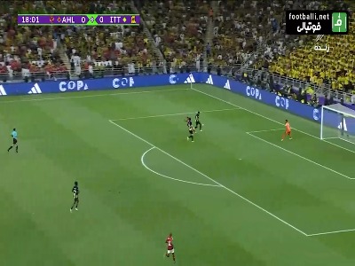عصبانیت و برخورد جدی داور با درخواست بازیکنان الاهلی مصر برای چک کردن VAR