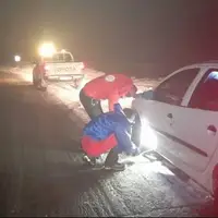نجات افراد گرفتارشده در برف و کولاک محورهای تکاب