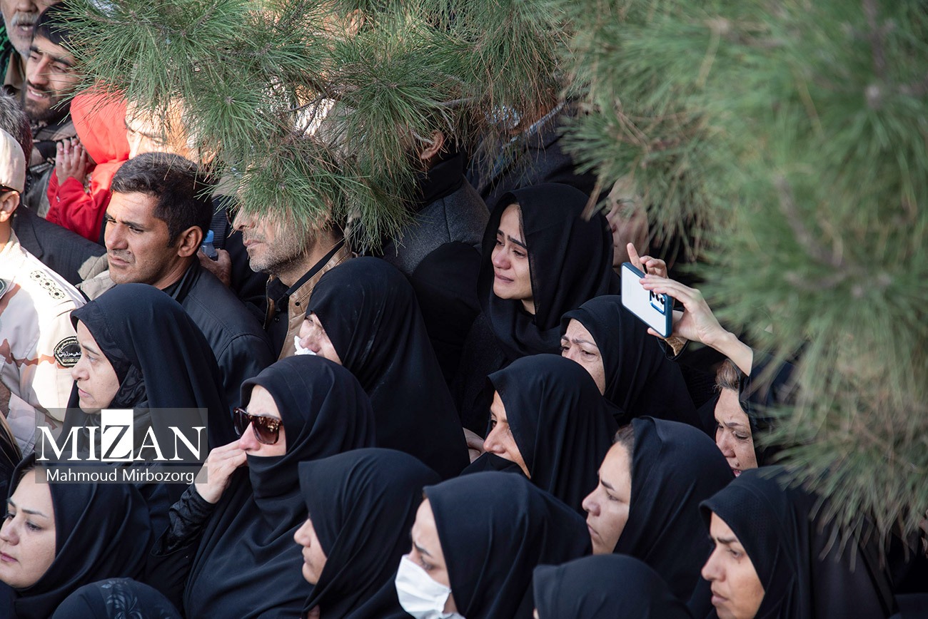 عکس/ تصاویری تلخ از وداع با پیکر مطهر ۱۱ شهید حادثه تروریستی "راسک"