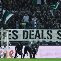 اعتراض عجیب هواداران؛ یک بازی در آلمان متوقف شد