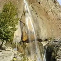 قابی از آبشار زیبای سمیرم