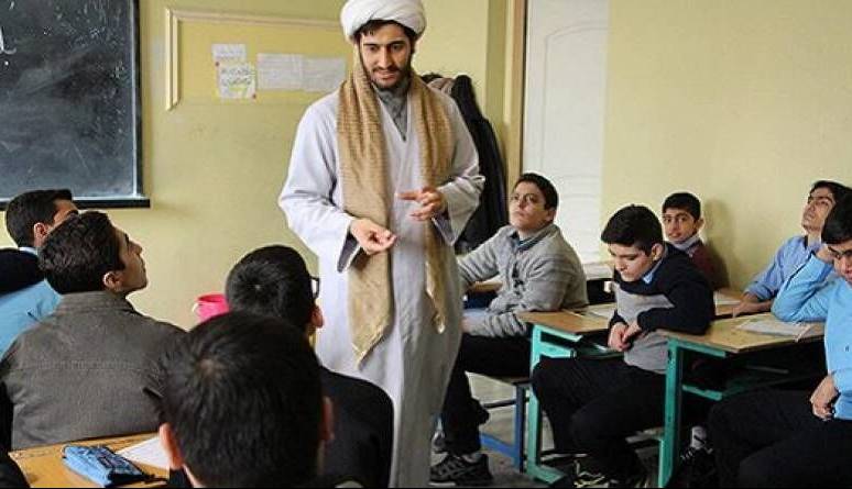 وزیر پیشین آموزش و پرورش: با استخدام طلاب در مدارس، شان روحانیت را از بین نبرید