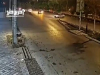 ویدئو عجیب از نصف شدن یک خودرو پژو در اثر برخورد با تابلو علائم راهنمایی